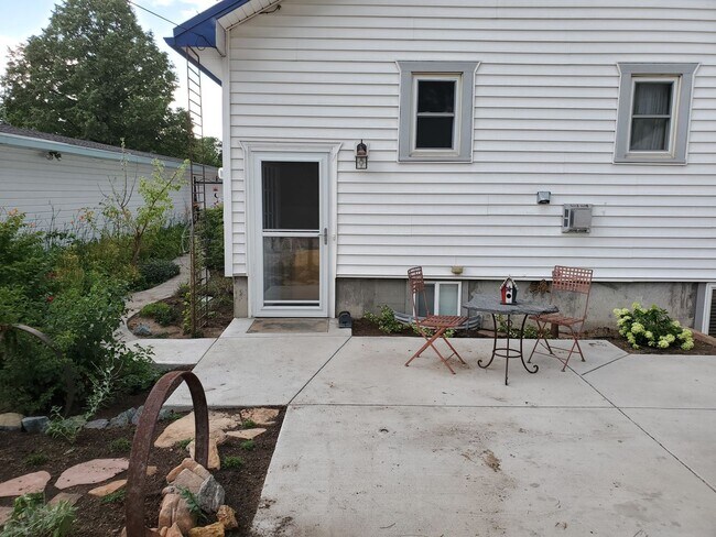 Building Photo - Cute, Quiet and Renovated One Bedroom Finished Basement in Eaton