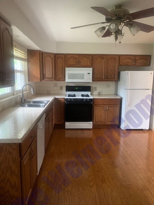 Building Photo - Sublease Available for Move in January 2nd!