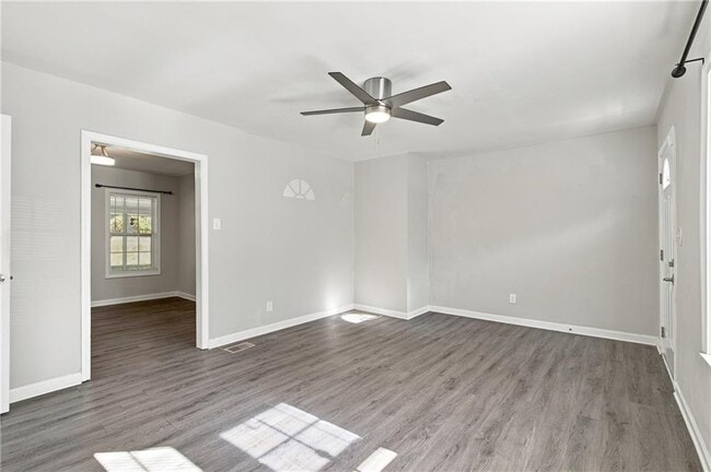 Building Photo - 1357 Lorenzo Dr SW