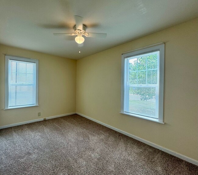Building Photo - 2 Bedroom Home in Haysville, KS