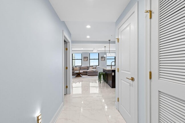 Building Photo - 50 W Broad St