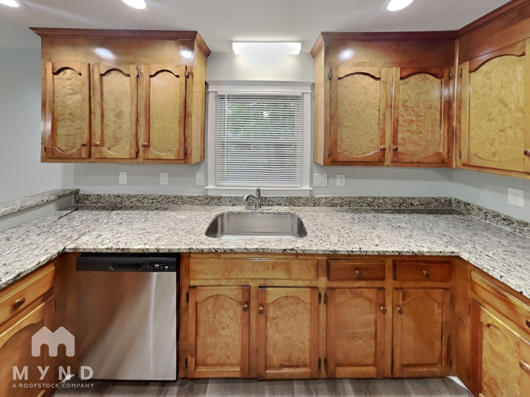 Building Photo - 4620 Hickory Grove Rd