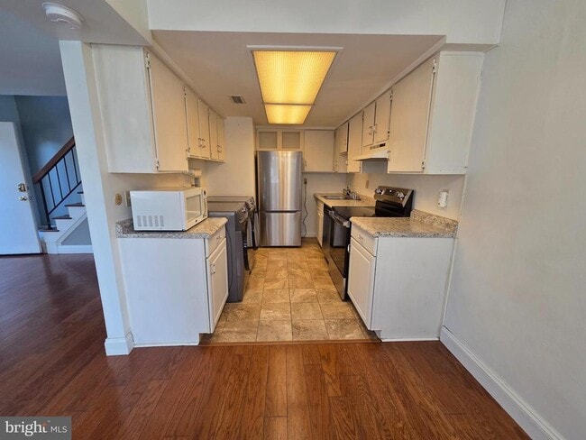 Building Photo - 1729 Leisure Way