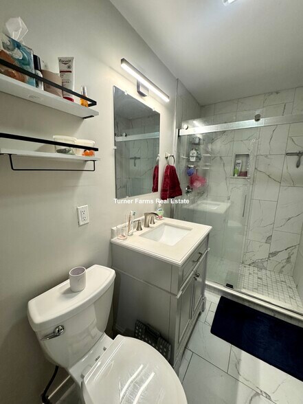 Building Photo - 724 Parker St