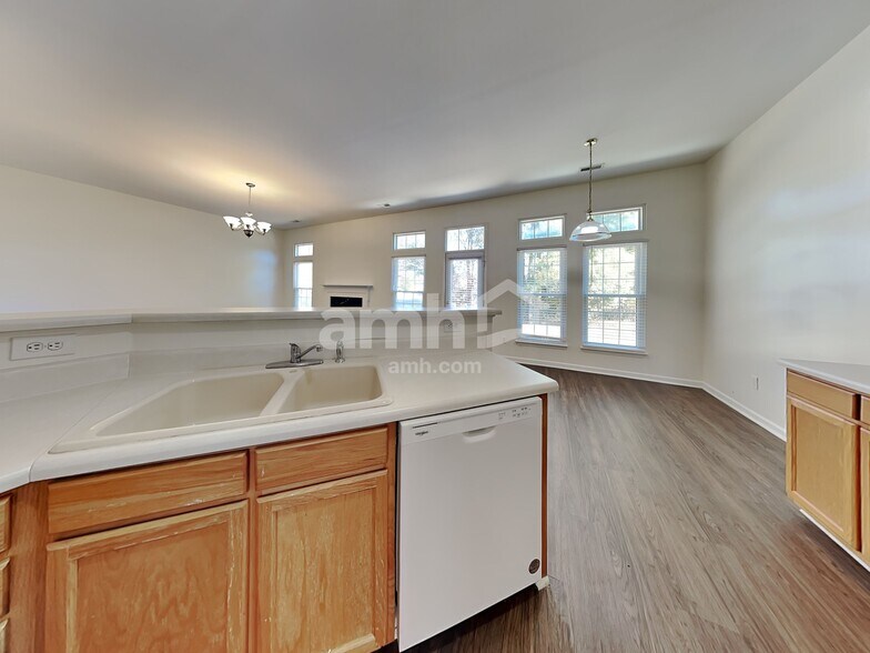 Building Photo - 127 Bathurst Ln