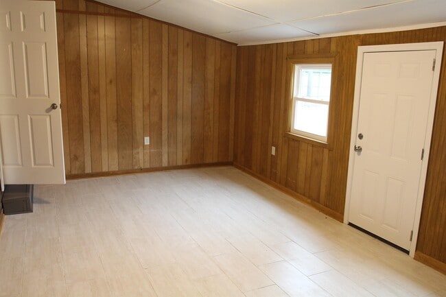 Building Photo - 135 Miller St NW