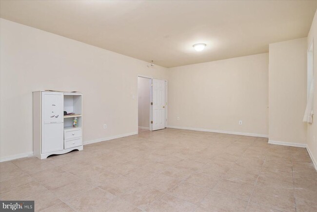 Building Photo - 11109 Hillsdale Dr