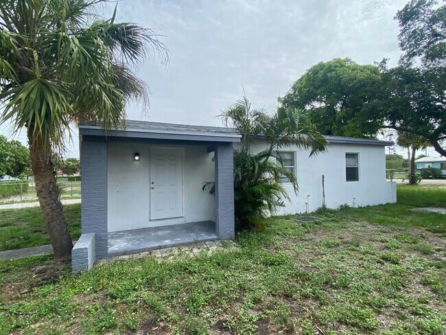 Primary Photo - 1136 Avenue G
