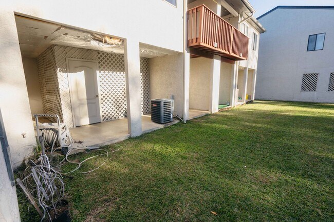 Building Photo - 2/2.5 Gated Community near FSU with Water ...