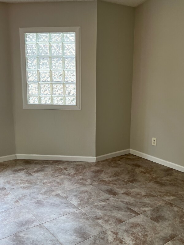 Building Photo - 4874 Thille St