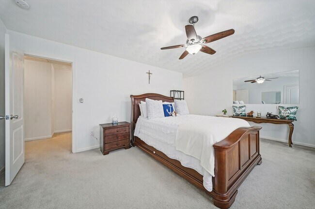 Building Photo - LARGE 4 BEDROOM HOME NEAR MILITARY BASE AND BAY