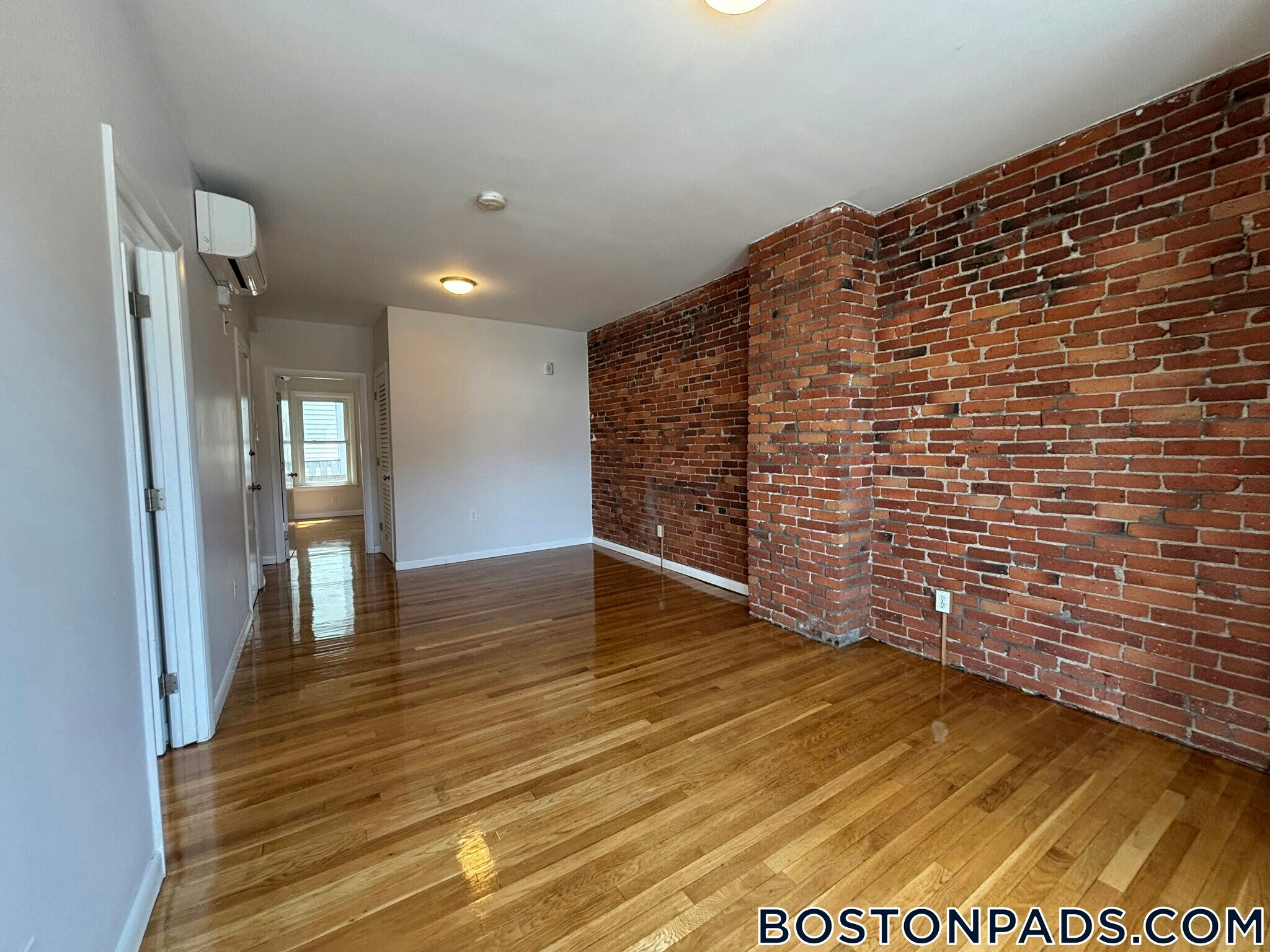 Building Photo - 164 Broadway