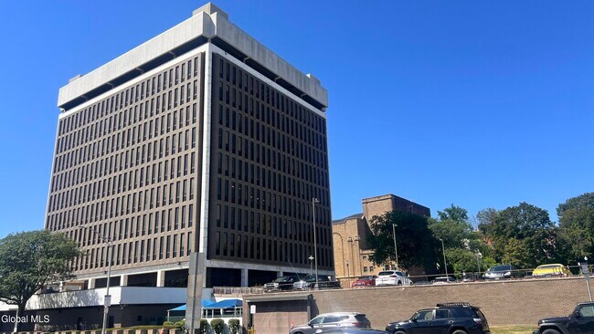 Building Photo - 733 Broadway