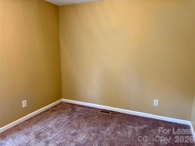 Building Photo - 316 Springhill Ln