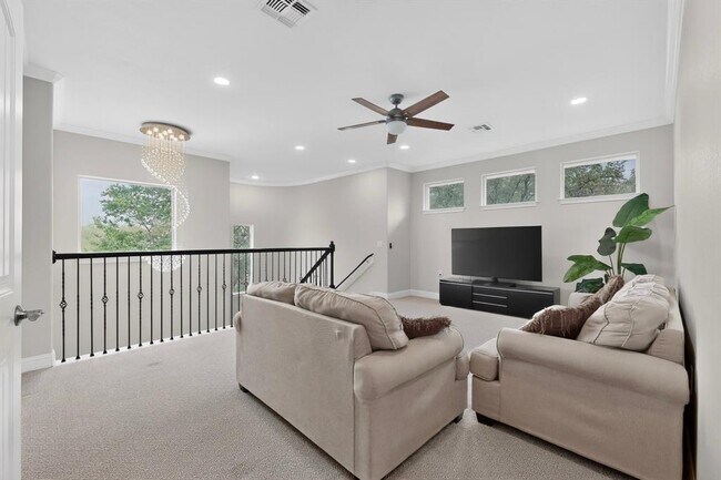 Building Photo - 13900 Tyburn Trail