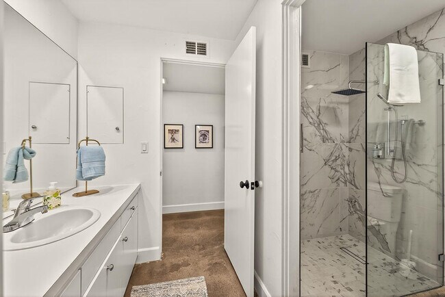 Building Photo - 76790 Lark Dr