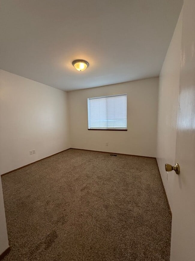 Building Photo - Warden 3 bedroom 2 bath w/ carport and fenced yard