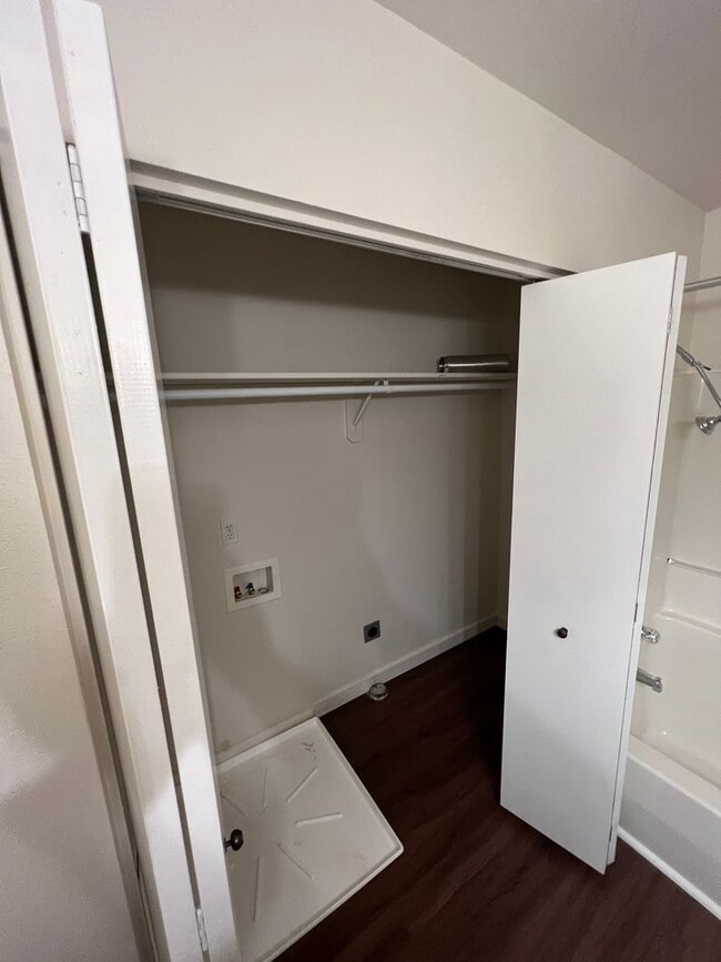 Building Photo - 3-bedroom 2 1/2-bathroom duplex