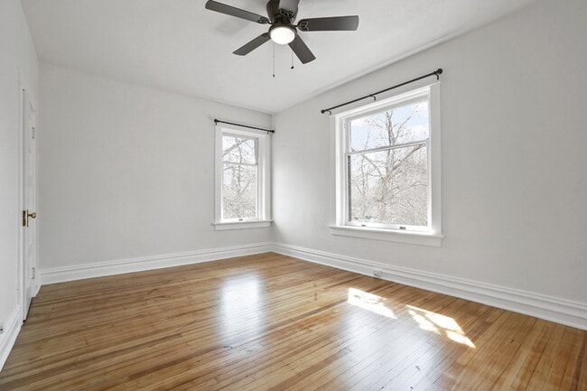 Building Photo - Historic 3 bedroom townhome with recent upgrades.