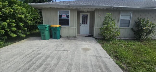 Primary Photo - 304 Camillia Ln