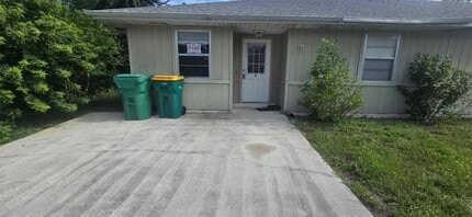 Building Photo - 304 Camillia Ln