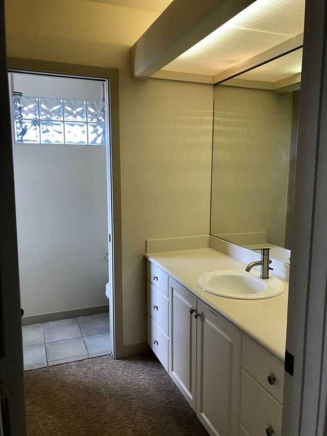 Building Photo - 3/2.5/2 Home - Located in the Beautiful Gated Community at Kahalakua- Endless Views!