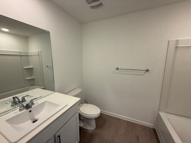 Building Photo - Brand New 4bd/2ba in Prime Location