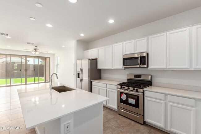 Building Photo - 9239 W Sells Dr