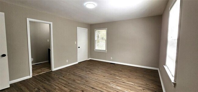 Building Photo - 1752 Parkhill Dr