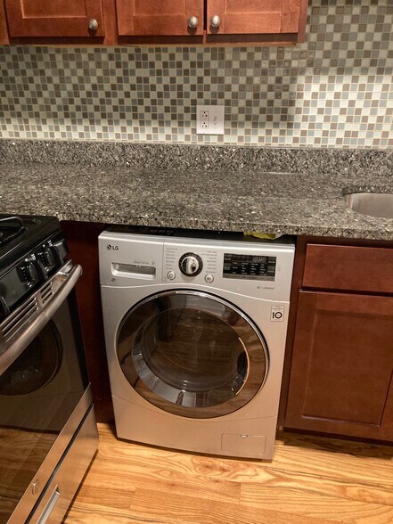 Building Photo - 696 Elm Pl