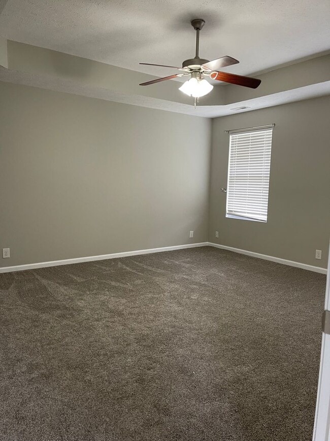 Building Photo - 617 Niagra Ln