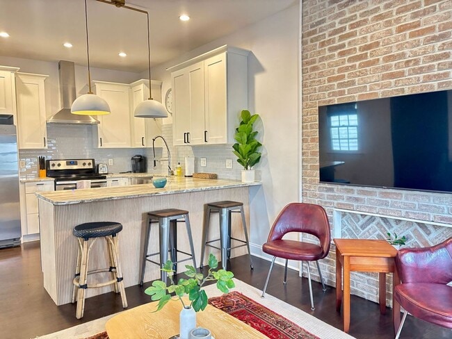 Building Photo - Available July 9th. FULLY FURNISHED 3 BR i...