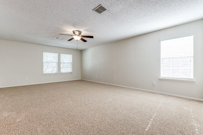 Building Photo - 2112 Royal Acres Trail