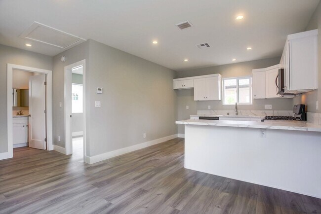 Building Photo - 3266 Eureka Pl