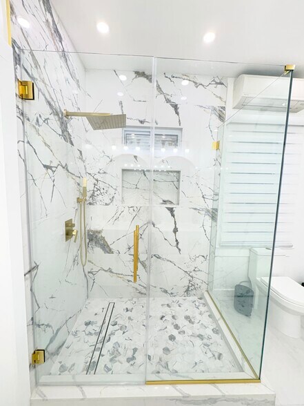 Building Photo - 1136 Wood Ave