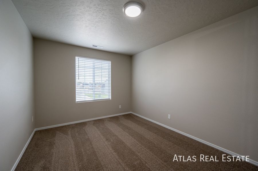 Building Photo - 20363 Stockbridge Way
