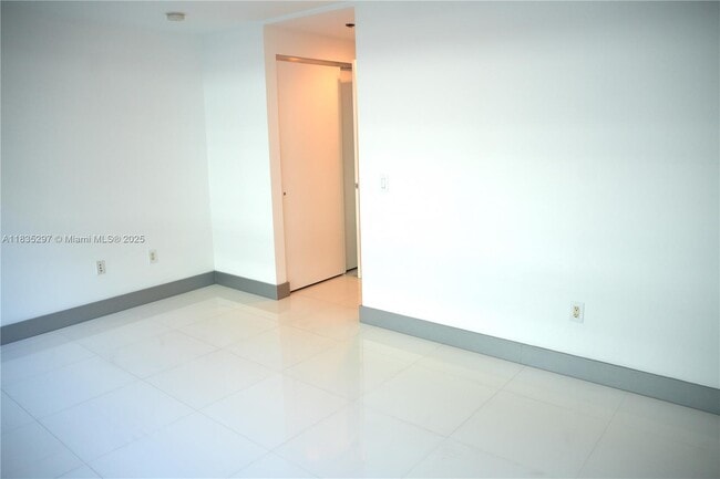 Building Photo - 2950 NE 188th St