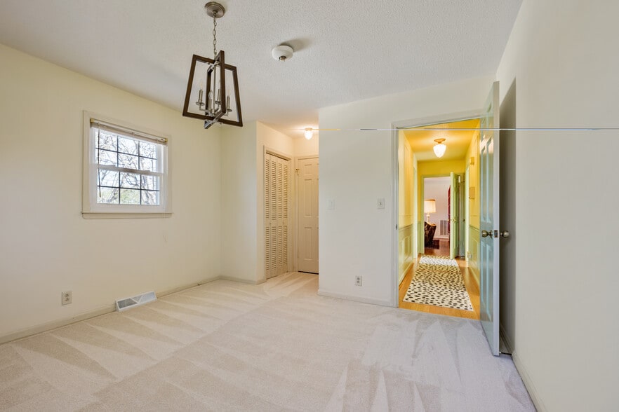 Primary Bedroom - 510 Hemingway Dr