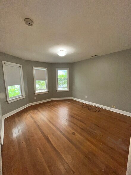 Building Photo - 16 Vale St