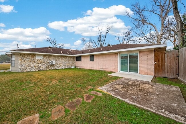 Building Photo - 10 Ferguson St