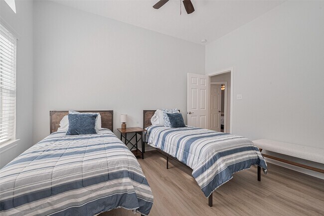 Building Photo - 14 Sprite Woods Pl