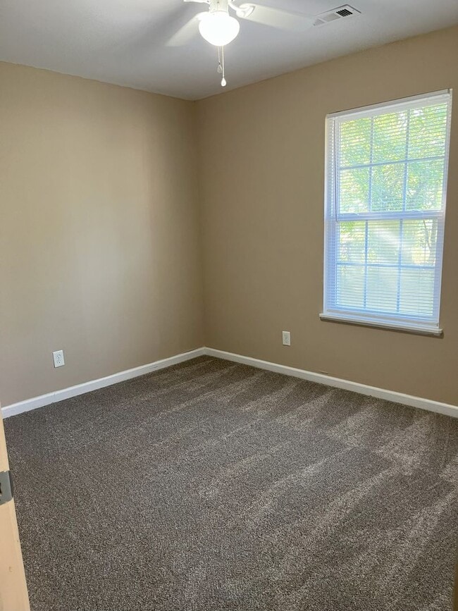 Building Photo - P4 - West Wood (Troy Duplex)