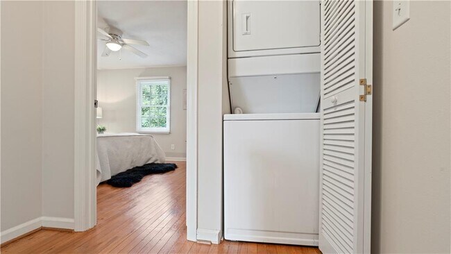Building Photo - 3095 Colonial Way