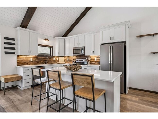 Building Photo - 2831 Kenwood Isles Dr