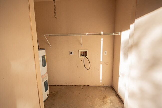 Building Photo - 1287 N Alma School Rd