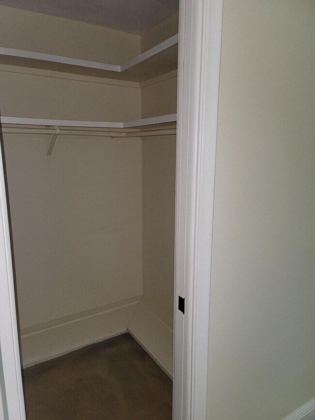 Building Photo - 1680 NE 34th Lane B Oakland Park Fl 33334