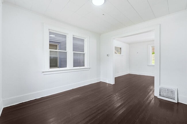 Building Photo - 3 BR - Classic Charm Meets Modern Living