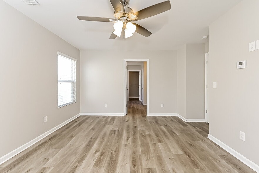 Building Photo - 2901 S Hills