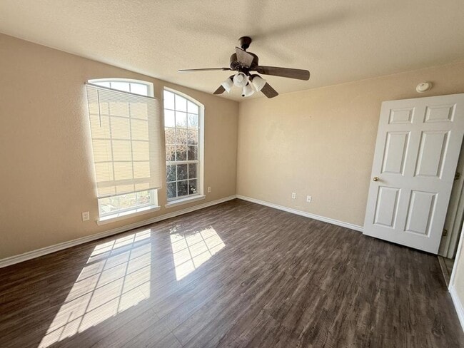 Building Photo - 2409 Gail Dr