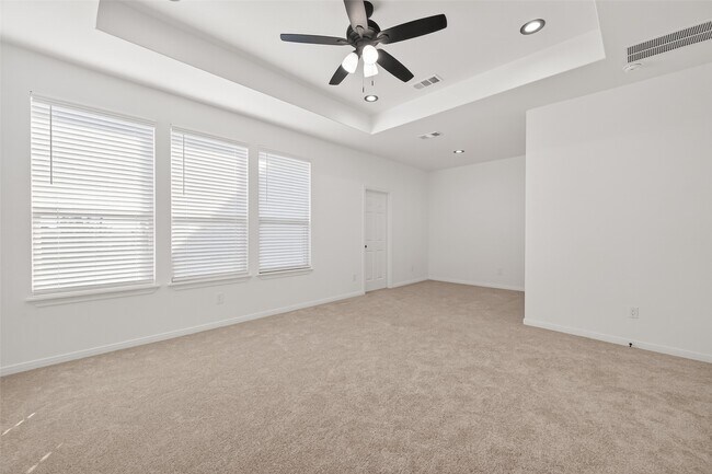 Building Photo - 10949 Cannes Memorial Dr